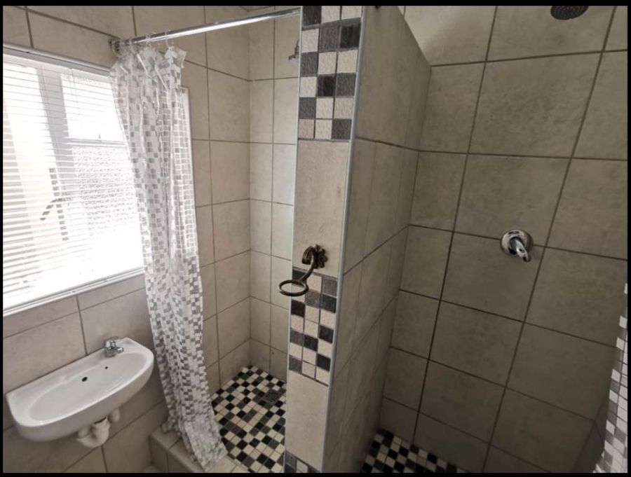 To Let 3 Bedroom Property for Rent in Port Elizabeth Central Eastern Cape